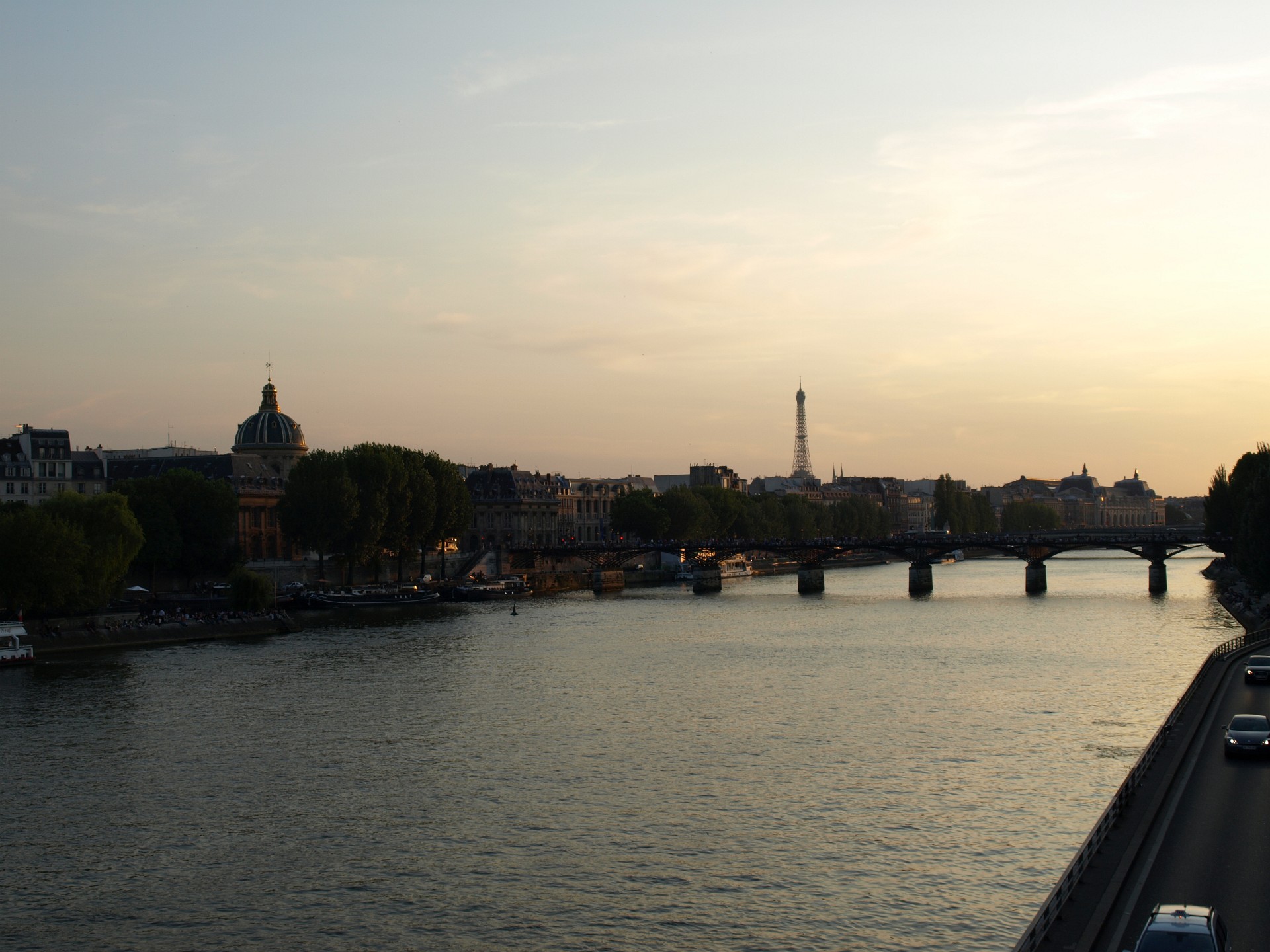 Tour Eiffel Off in the Distance